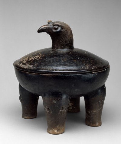 Gedeckte Schale mit Vogelkopfgriff, Frühe Klassik, 250-550 von Mayan